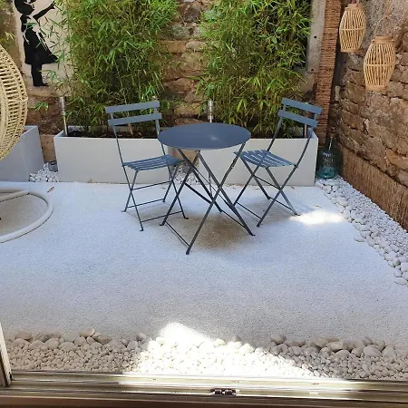 Bed & Breakfast 6 Nîmes