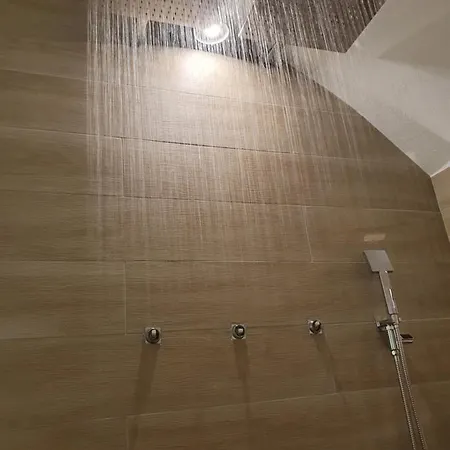 6 Bed & Breakfast 4*