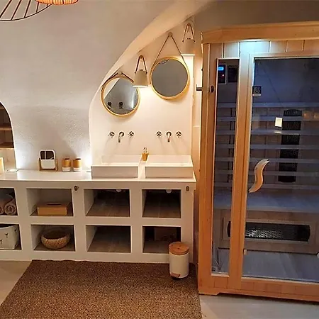 6 Bed & Breakfast