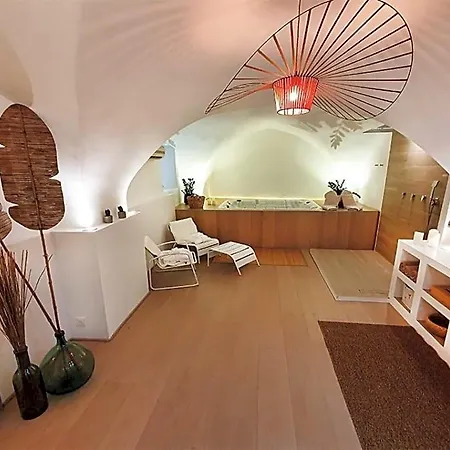 6 Bed & Breakfast 4*